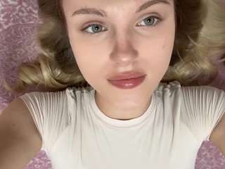 Live webcam model denissetinnin on Soda Cams