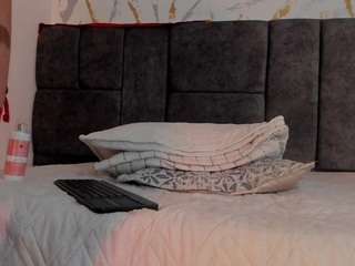 Samantha-Velle live cam — black hair, blowjob, toys