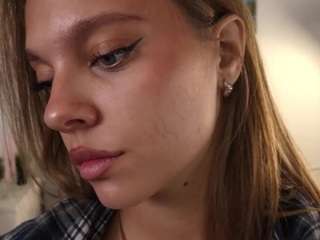 Kelly-clarks's cam show statistics and live stream
