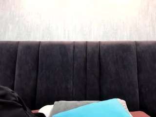 Naiarose's cam show statistics and live stream
