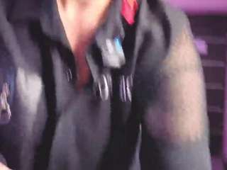 Adel-Williams live cam preview