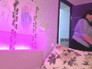 Adel-Williams live cam preview