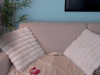 Live cam show with DragonFlya
