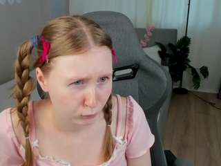 tinylili live webcam show