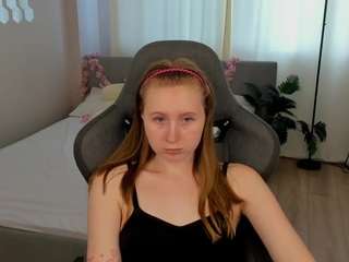tinylili live webcam show