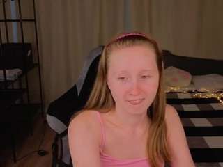 TinyLili live webcam show