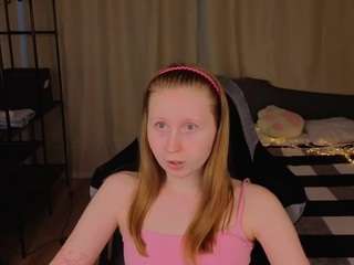 TinyLili live webcam show