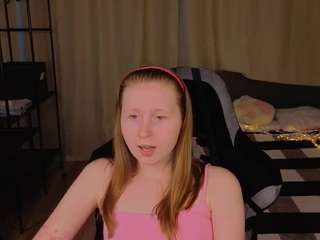 TinyLili live webcam show