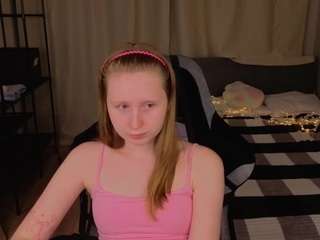 TinyLili live webcam show