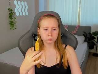 TinyLili live webcam show