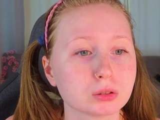 TinyLili live webcam show