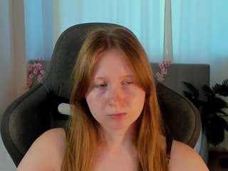 TinyLili live webcam show
