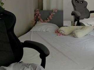 TinyLili live webcam show