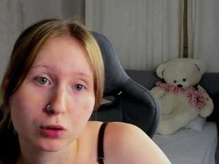 Live cam show with TinyLili