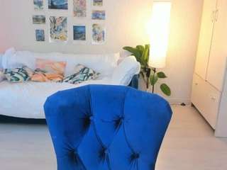 Bella live webcam show