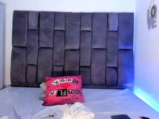 stacy-boom live cam — athletic, black hair, brown eyes