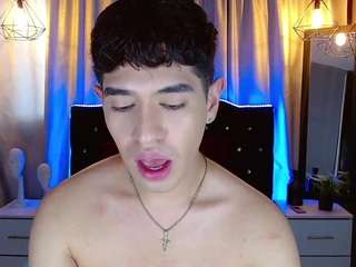 Live cam show with stone-axel