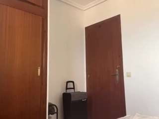 JoeyMineah live webcam show