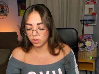 vanesa-lux live cam — black hair, brown eyes, young adult