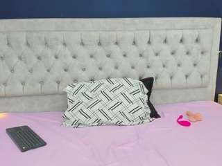 Live cam show with nicole-stevens