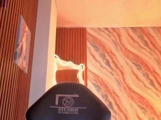 penelope-tay's live room