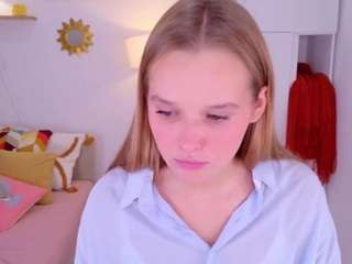 le modèle ellanocturne est en webcam porno dans un show sur le site camsoda, il possède les tags suivants: ahegao,brown eyes,camel toe,dildo or vibrator,fingering,full nudity,naked,no drinking,orgasm,squirter,striptease,thin,tiny tits,brown hair,hd