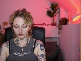 tattooedblondee18