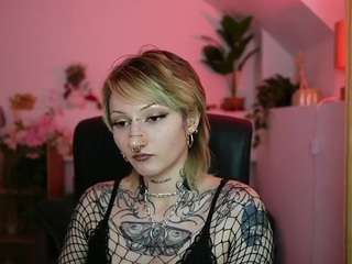 tattooedblondee18's live room