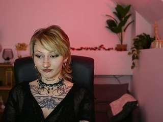 tattooedblondee18