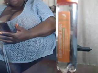 MATUREBUSSTY live cam preview