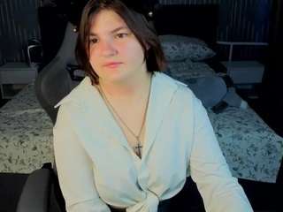Kittyliikk's cam show statistics and live stream