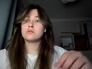 TrangShoener live cam — ass, no drinking, striptease