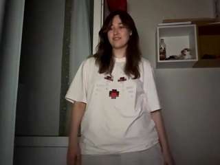 TrangShoener live cam — ass, no drinking, striptease