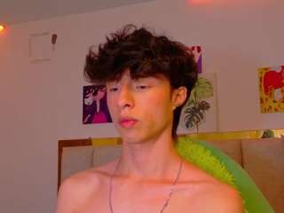 Boysincam live webcam show