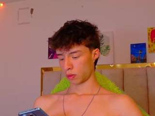 boysincam's live room