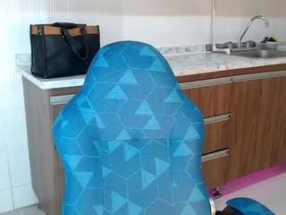 Mackenziie live webcam show