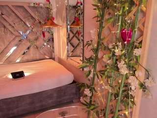 NanachiCook live webcam show