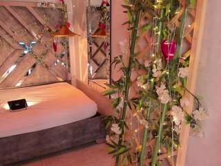 NanachiCook live webcam show