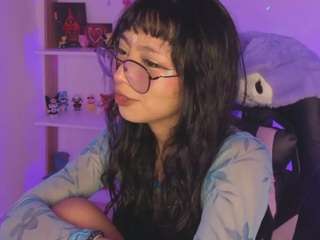 Yommi-winx live webcam show