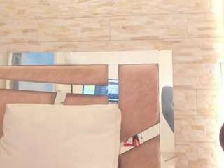 Live cam show with Cristine-Colins