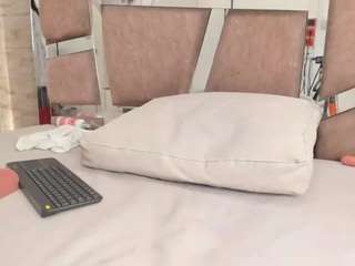 cristine-colins live webcam show