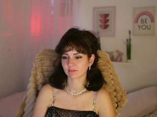 daisylowe live profile