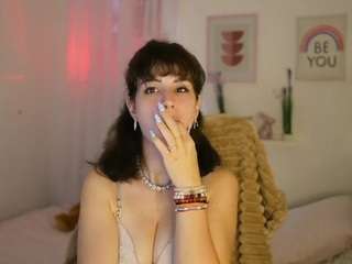 daisylowe live profile