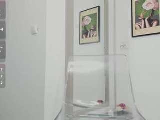 IcyGlow live webcam show