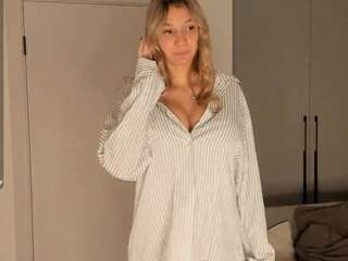 JoannieLarke live webcam show