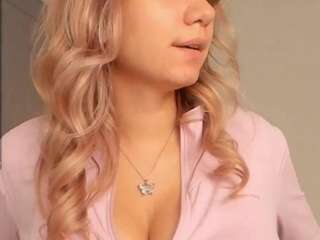 JoannieLarke live webcam show