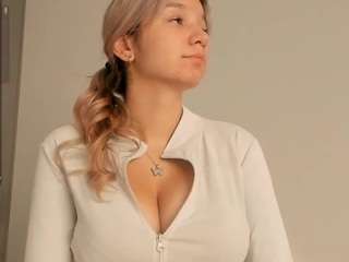 JoannieLarke live webcam show