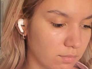 JoannieLarke live webcam show
