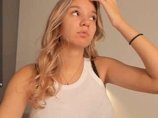 JoannieLarke live webcam show