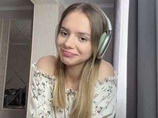 Live cam show with Eni